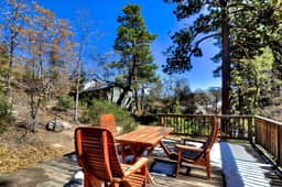 Beautiful Slope Side Bear Mountain Lodge.  Spa and Pool Table!