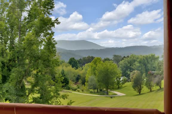 Epic 3 acre Smoky Mountain Cabin with outdoor pool