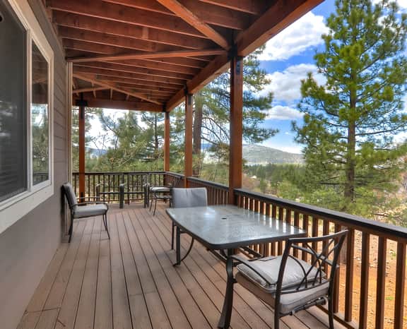 Sky High Estate has amazing lake views! Spa and Pool Table!