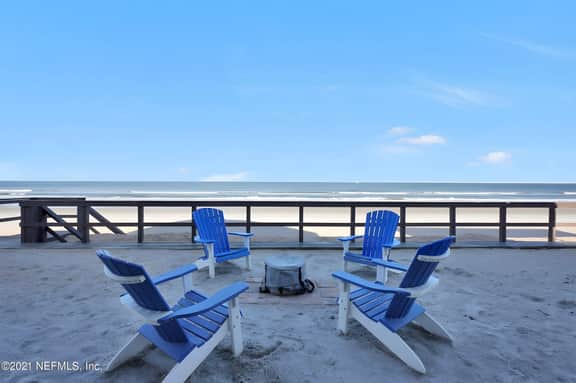 SA101 Beachfront home directly on the sand!