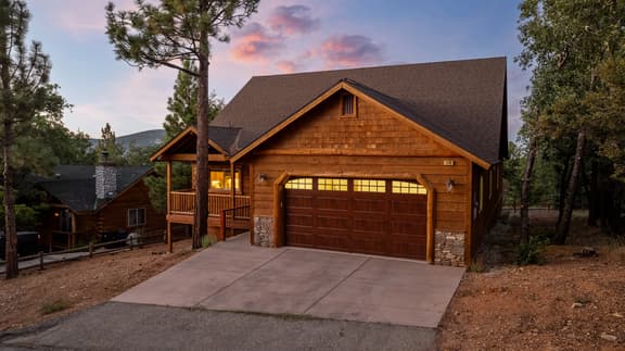 Modern Big Bear Cabin • Epic Views • Game Loft • Privacy • Slopes Nearby