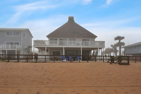 SA101 Beachfront home directly on the sand!