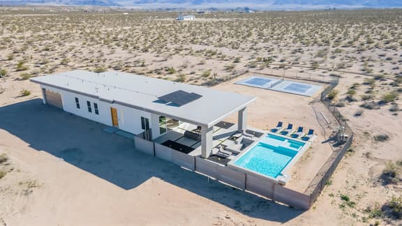 Desert Seclusion offers Pickleball, Pool, Spa, incredible stargazing